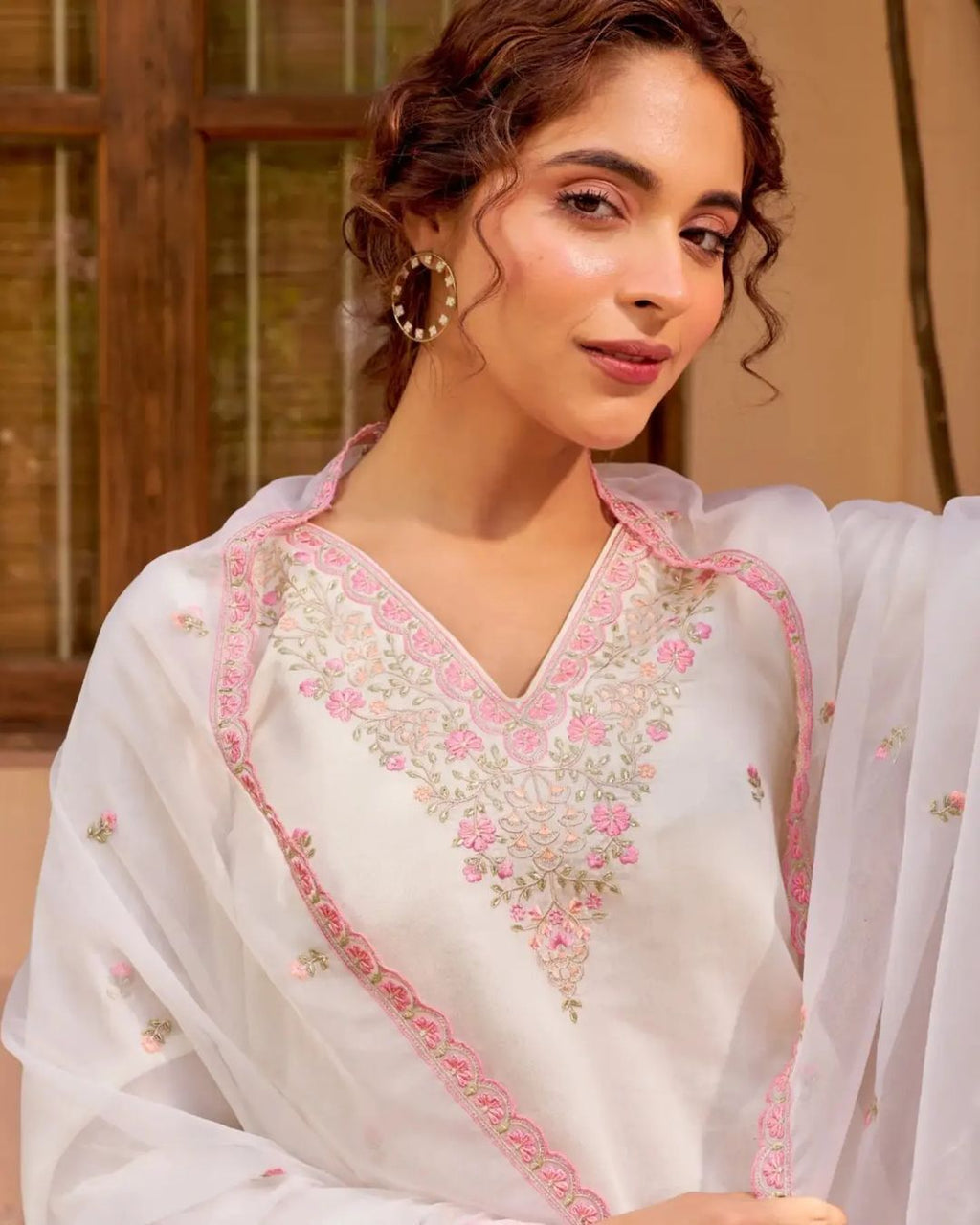 Dewdrop Floral Hand-Embroidered Kurta Set
