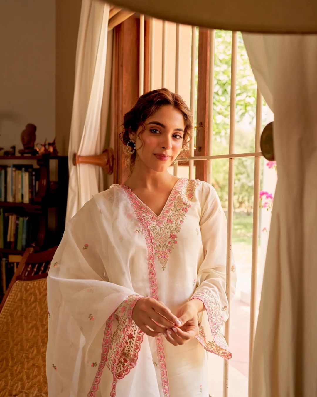 Dewdrop Floral Hand-Embroidered Kurta Set