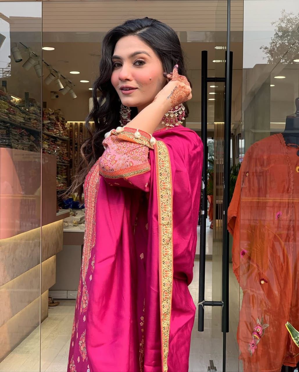 PAKISTANI RESHMI SUIT SET Vibrant Fuchsia Zari Print Sui